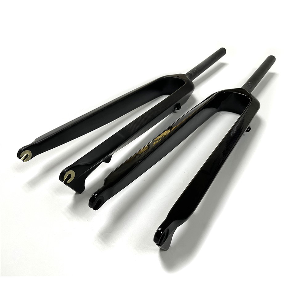 Phuộc trước hình nón thẳng của xe đạp bằng sợi carbon