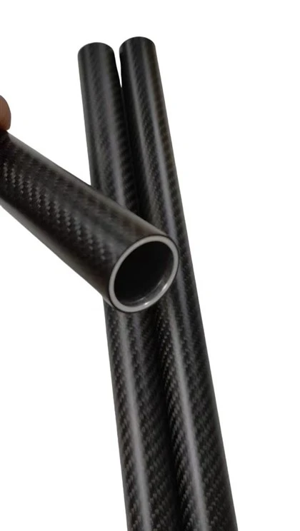 Các bộ phận bằng nhôm được nhúng trong ống sợi carbon như thế nào?